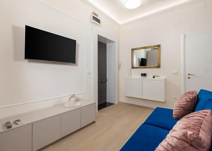 Pearl Apartment *